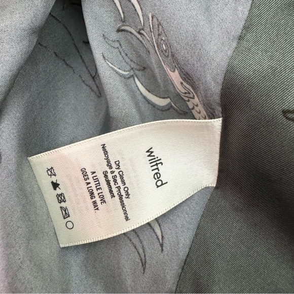 Aritzia pilier jacket fish 🐠 Japan Asia style koi fish shiny satiny silky feel - Picture 14 of 16